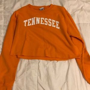 CROPPED UNIVERSITY OF TENNESSEE SWEATSHIRT